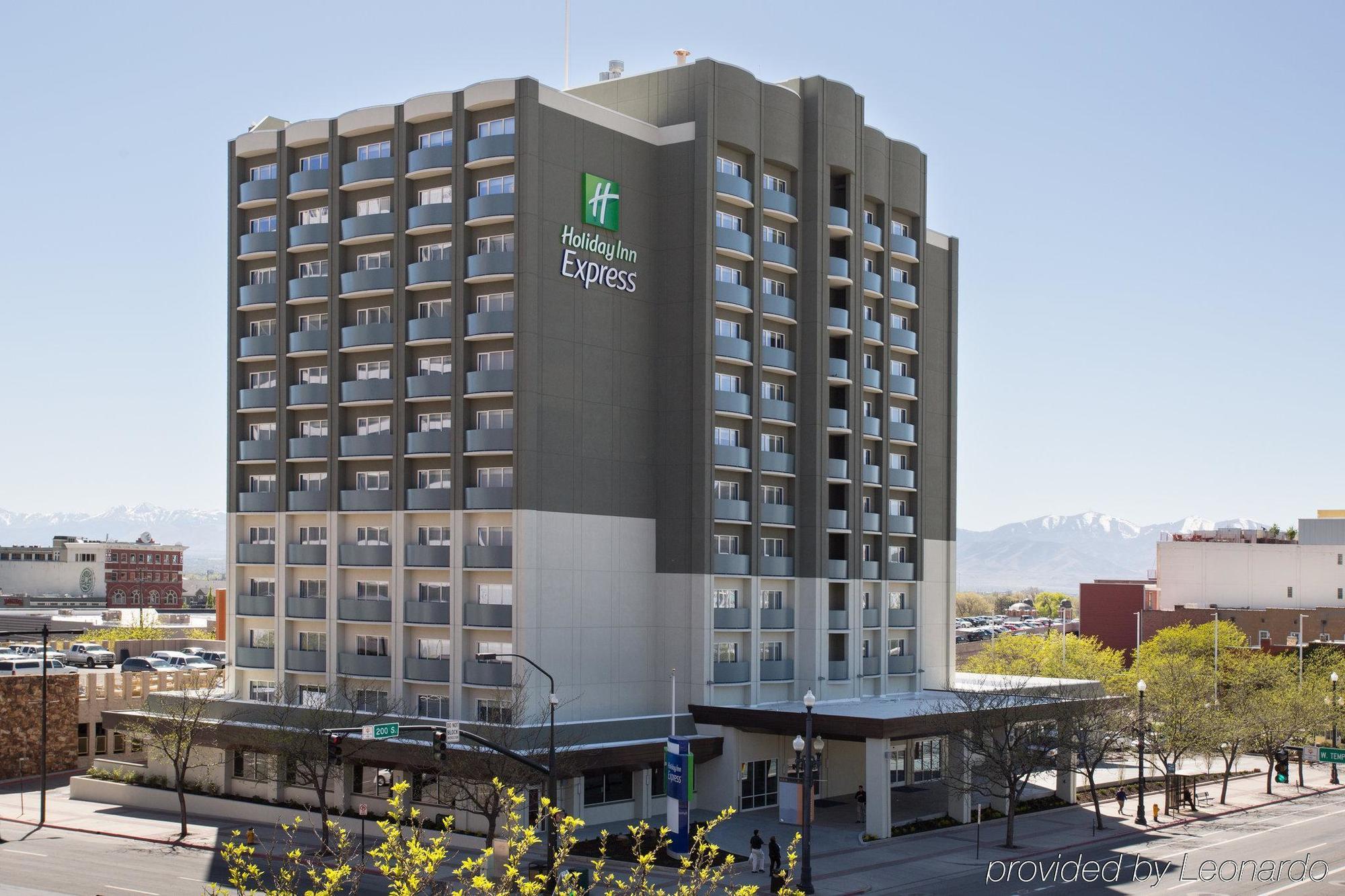 Holiday Inn Express & Suites Johnstown By Ihg Exterior photo