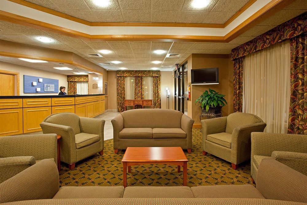 Holiday Inn Express & Suites Johnstown By Ihg Exterior photo