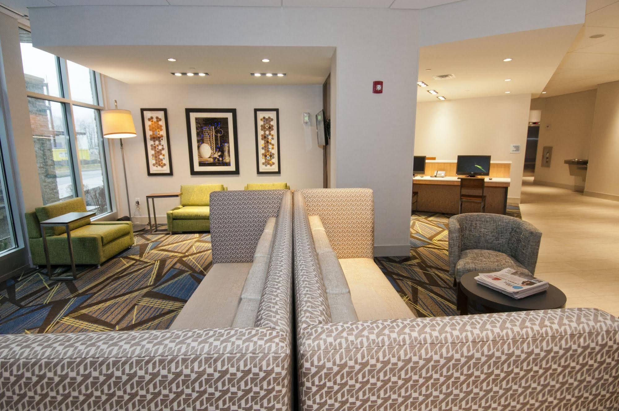 Holiday Inn Express & Suites Johnstown By Ihg Exterior photo